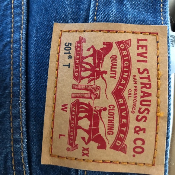 Classic Levi’s 501 button fly jeans. - Picture 4 of 5